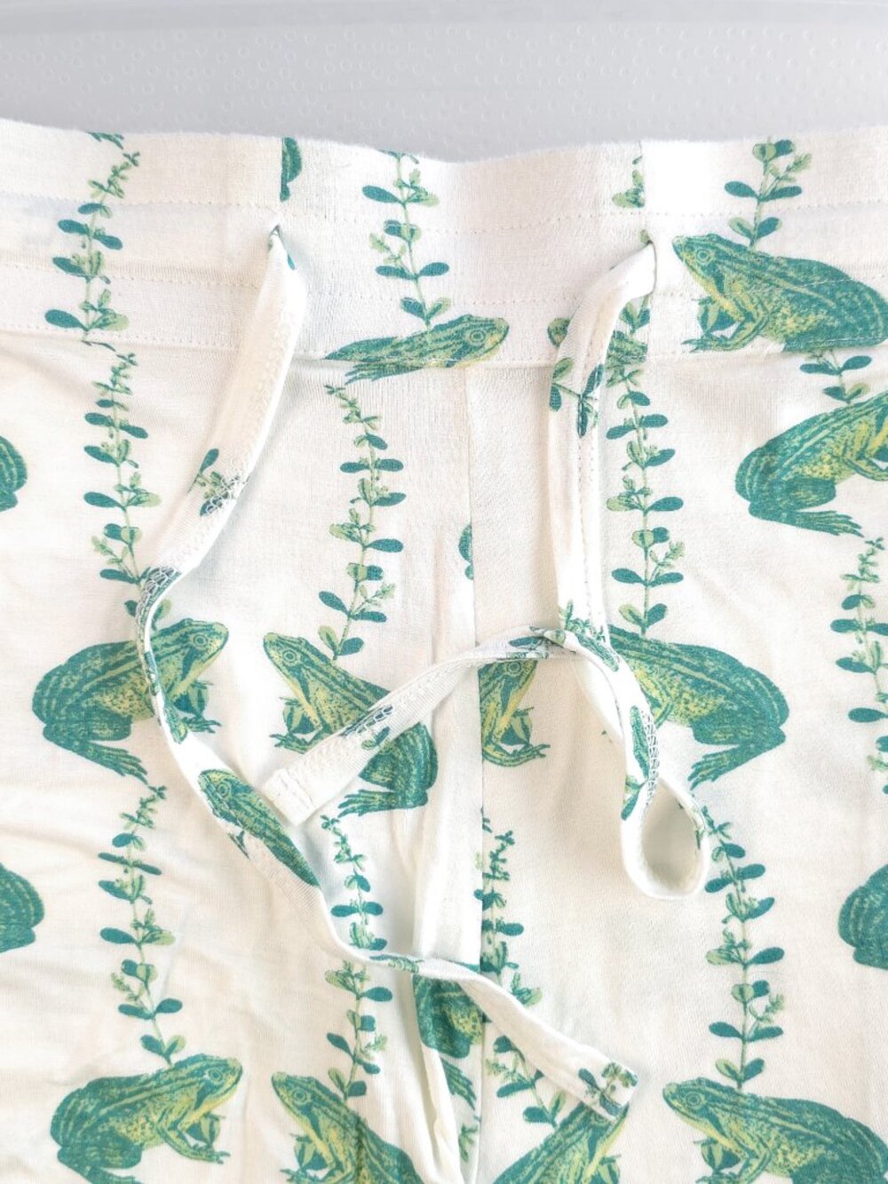Kate Quinn Women's Ruffle Shorts in Garden Frog size Medium